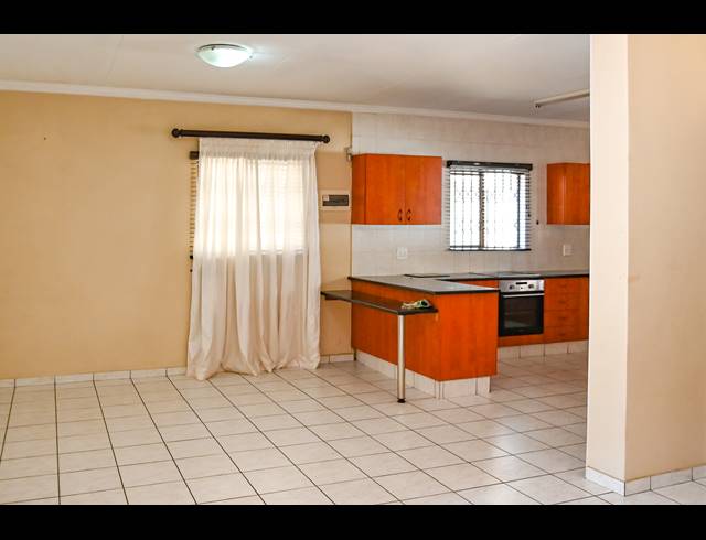 3 BEDROOM DUPLEX FOR SALE IN SARNIA